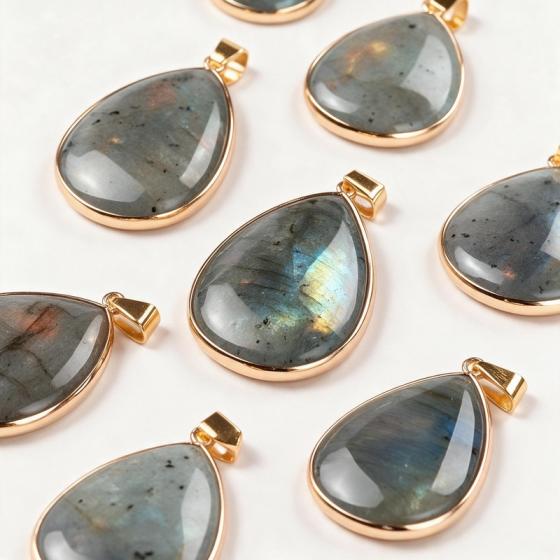Labradorite Pendant – Clarity & Focus